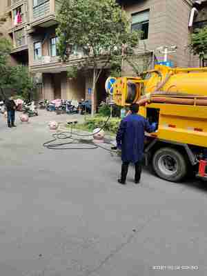 淮北市四马路附近吸污车抽化粪池、专业清淤20年